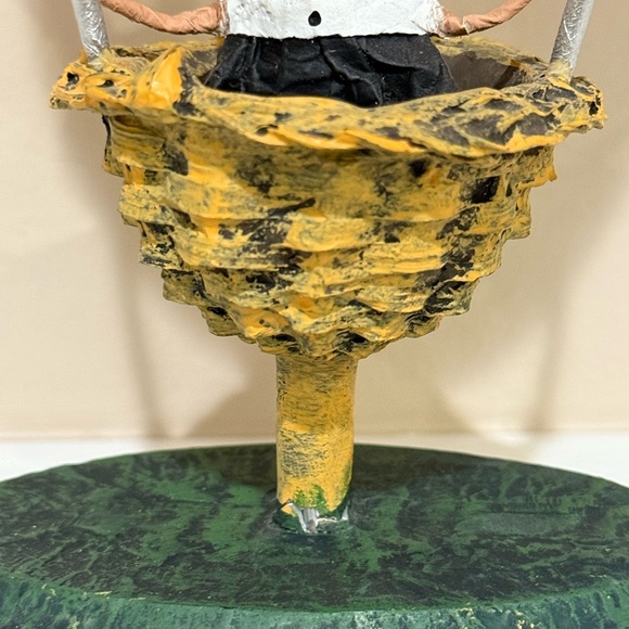 Lori Mitchell Halloween Heights Figurine - Picture 4 of 7